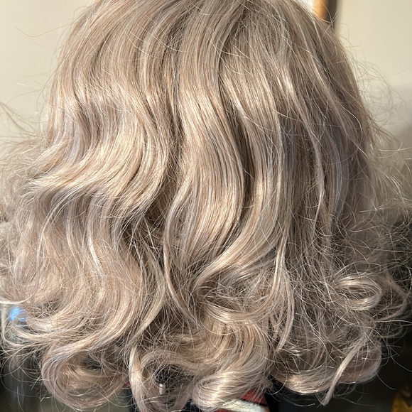 Ash Tone Curly Wig-New - Picture 4 of 7